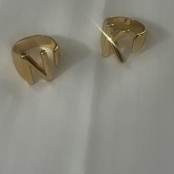 Gold chunky initials ring - Picture 7 of 7